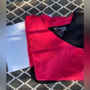 Grey’s Anatomy scrub top pink and black 2x